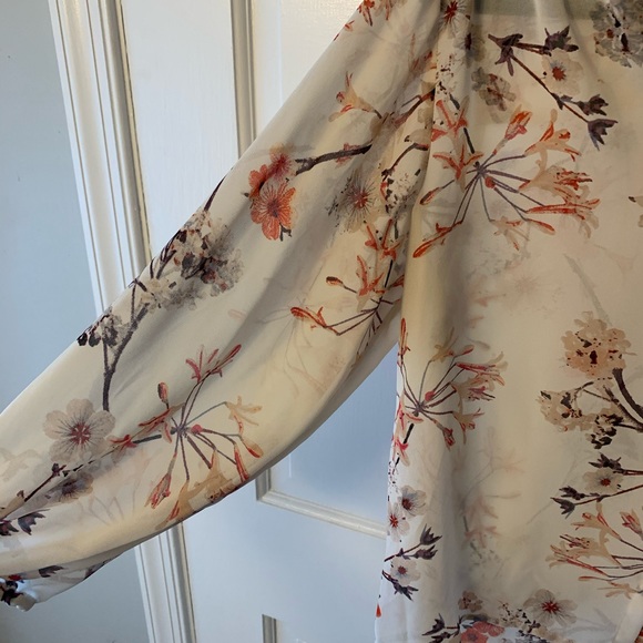 H&M floral blouse - Picture 3 of 5